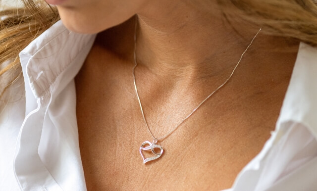 Dámské stříbrné náhrdelníky